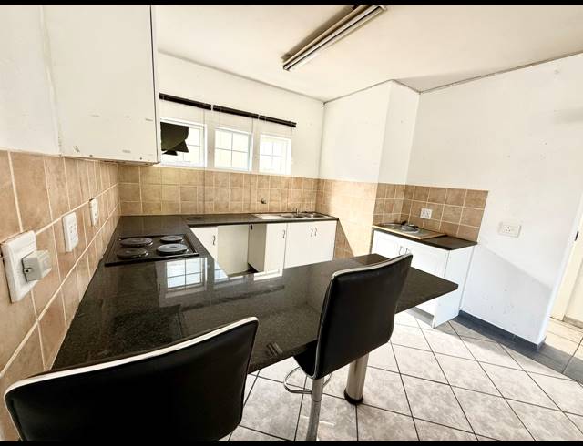 2 BEDROOM APARTMENT TO LET IN WINDSOR EAST